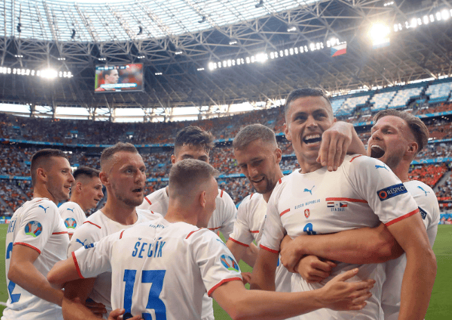 捷克队在国际足球赛事中取得成功的原因